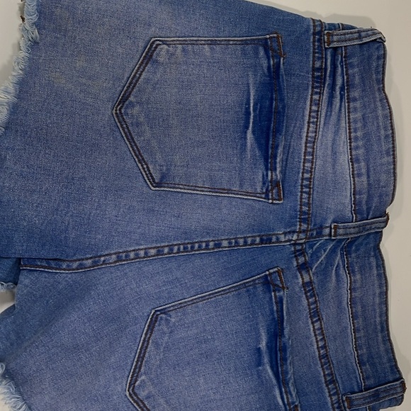3/$15 Kancan Distressed Blue Denim Shorts- size 7 Waist 27 - Picture 3 of 4
